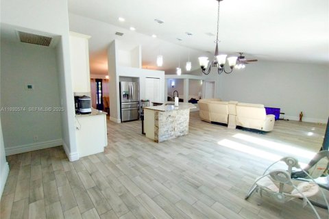 Casa en venta en Port St. Lucie, Florida, 4 dormitorios, 212 m2 № 1989310 - foto 5