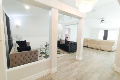 Casa en venta en Port St. Lucie, Florida, 4 dormitorios, 212 m2 № 1989310 - foto 6