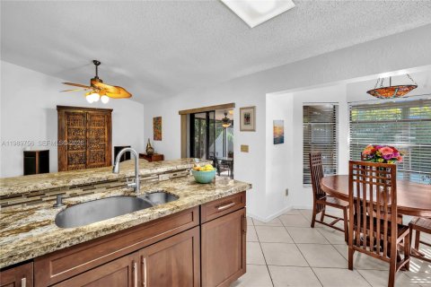 Villa ou maison à vendre à Sunrise, Floride: 3 chambres, 164.9 m2 № 2051632 - photo 16