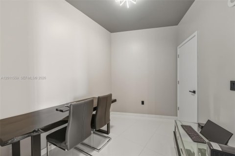 Copropriété à louer à Miami, Floride: 2 chambres, 144.93 m2 № 2075284 - photo 10