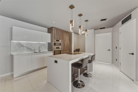 Copropriété à louer à Miami, Floride: 2 chambres, 144.93 m2 № 2075284 - photo 7