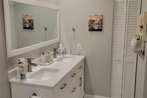 Condo in Bradenton, Florida, 2 bedrooms  № 1602571 - photo 24