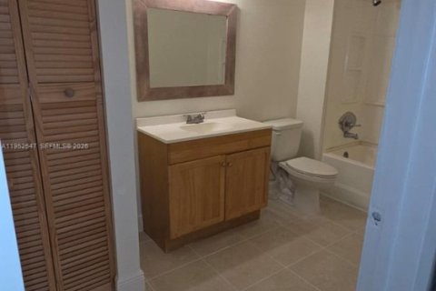 Condo in Miramar, Florida, 1 bedroom  № 2009222 - photo 5