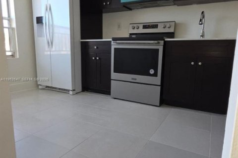 Condo in Miramar, Florida, 1 bedroom  № 2009222 - photo 3