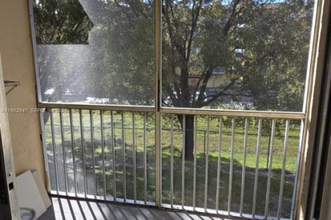 Condo in Miramar, Florida, 1 bedroom  № 2009222 - photo 6