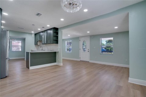 Villa ou maison à louer à Saint Petersburg, Floride: 3 chambres, 107.02 m2 № 2110840 - photo 7