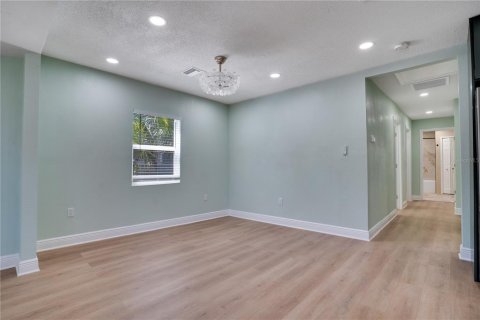Villa ou maison à louer à Saint Petersburg, Floride: 3 chambres, 107.02 m2 № 2110840 - photo 6