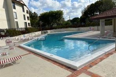 Condo in Miami, Florida, 2 bedrooms  № 1856968 - photo 14