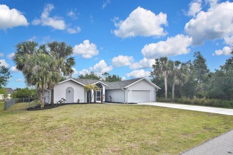 House in Punta Gorda, Florida 3 bedrooms, 188.31 sq.m. № 1737219 - photo 30