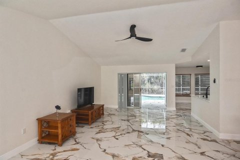 House in Punta Gorda, Florida 3 bedrooms, 188.31 sq.m. № 1737219 - photo 8