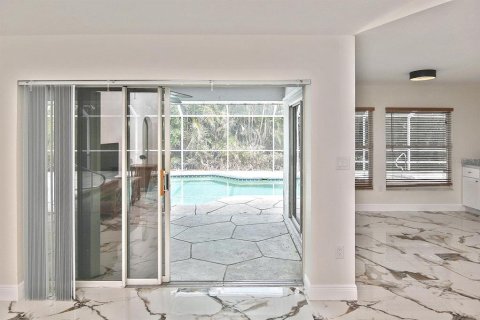 House in Punta Gorda, Florida 3 bedrooms, 188.31 sq.m. № 1737219 - photo 11
