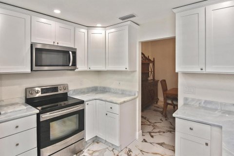 House in Punta Gorda, Florida 3 bedrooms, 188.31 sq.m. № 1737219 - photo 19