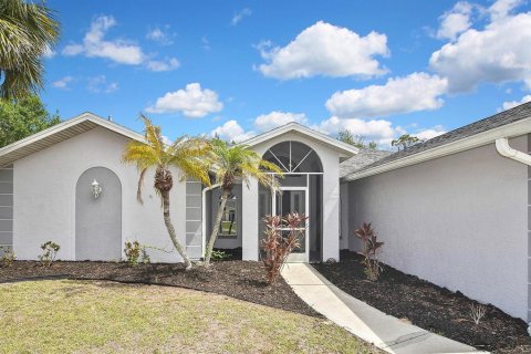 House in Punta Gorda, Florida 3 bedrooms, 188.31 sq.m. № 1737219 - photo 4
