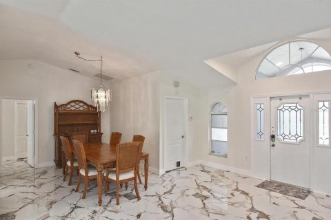 House in Punta Gorda, Florida 3 bedrooms, 188.31 sq.m. № 1737219 - photo 13
