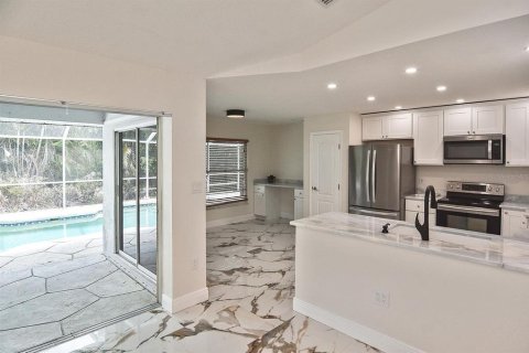 House in Punta Gorda, Florida 3 bedrooms, 188.31 sq.m. № 1737219 - photo 20