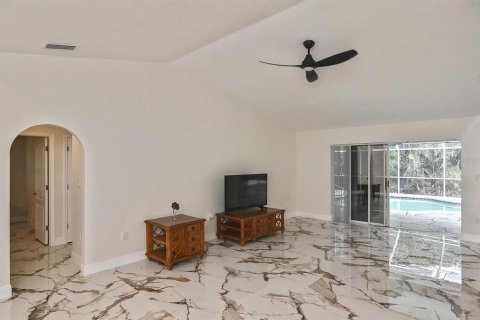 House in Punta Gorda, Florida 3 bedrooms, 188.31 sq.m. № 1737219 - photo 9