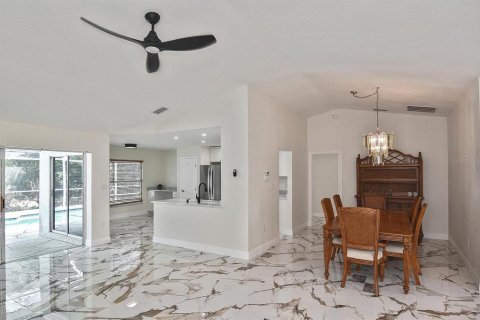 House in Punta Gorda, Florida 3 bedrooms, 188.31 sq.m. № 1737219 - photo 16