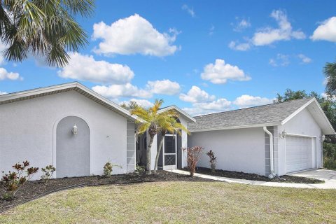 House in Punta Gorda, Florida 3 bedrooms, 188.31 sq.m. № 1737219 - photo 3