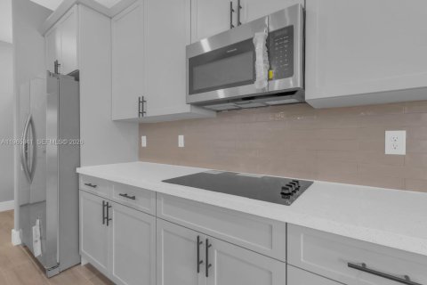 Casa en venta en Palm Bay, Florida, 3 dormitorios № 2063150 - foto 8