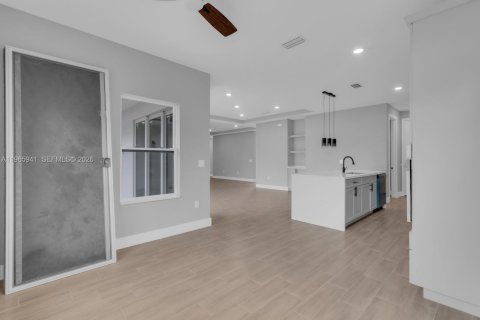 Casa en venta en Palm Bay, Florida, 3 dormitorios № 2063150 - foto 12