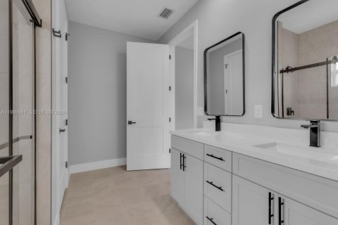Casa en venta en Palm Bay, Florida, 3 dormitorios № 2063150 - foto 18