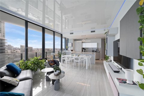 Condo in Miami, Florida, 4 bedrooms  № 2171778 - photo 2