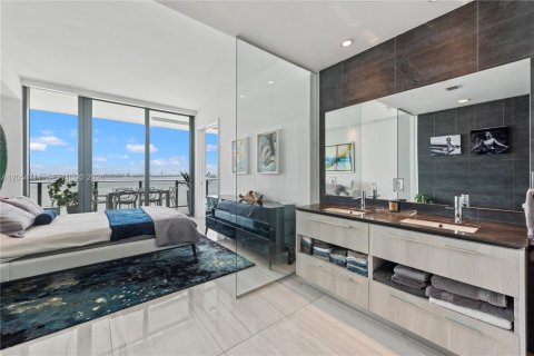 Condo in Miami, Florida, 4 bedrooms  № 2171778 - photo 9