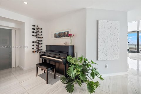 Condo in Miami, Florida, 4 bedrooms  № 2171778 - photo 19