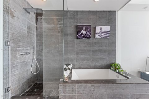 Condo in Miami, Florida, 4 bedrooms  № 2171778 - photo 11