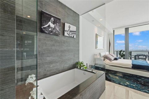 Condo in Miami, Florida, 4 bedrooms  № 2171778 - photo 10