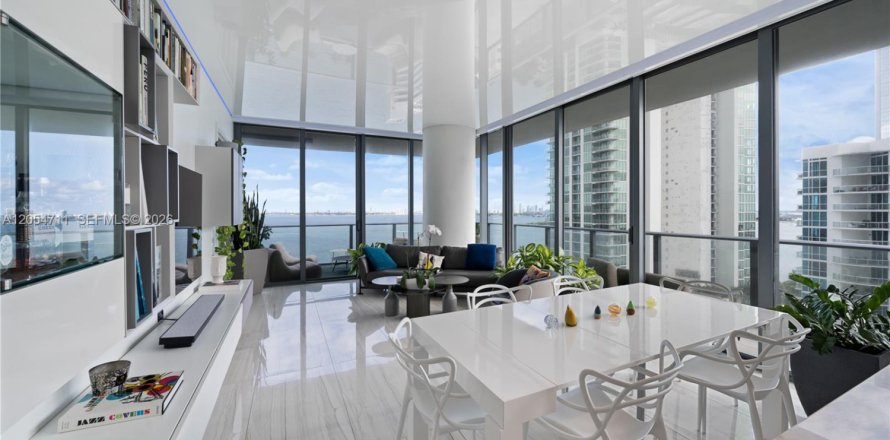 Condo in Miami, Florida, 4 bedrooms  № 2171778
