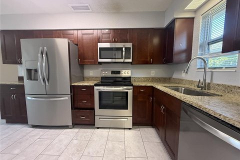 House in Clearwater, Florida 3 bedrooms, 106.28 sq.m. № 2092985 - photo 6