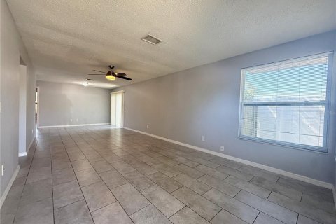 House in Clearwater, Florida 3 bedrooms, 106.28 sq.m. № 2092985 - photo 2