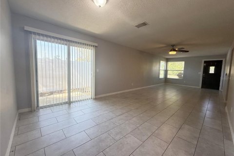 House in Clearwater, Florida 3 bedrooms, 106.28 sq.m. № 2092985 - photo 4