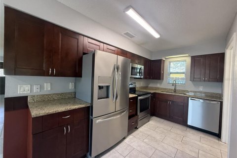 House in Clearwater, Florida 3 bedrooms, 106.28 sq.m. № 2092985 - photo 5