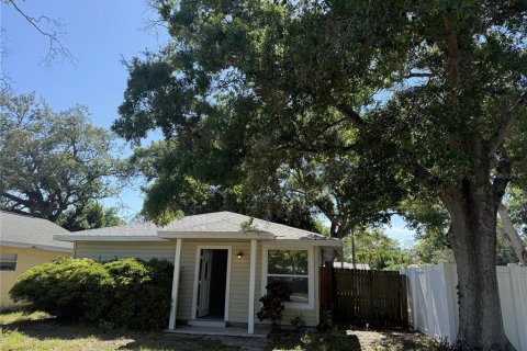 House in Clearwater, Florida 3 bedrooms, 106.28 sq.m. № 2092985