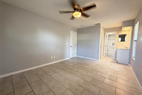 House in Clearwater, Florida 3 bedrooms, 106.28 sq.m. № 2092985 - photo 9