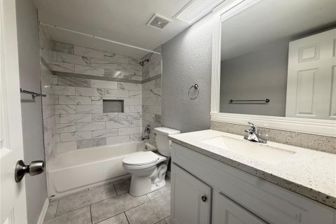 House in Clearwater, Florida 3 bedrooms, 106.28 sq.m. № 2092985 - photo 15