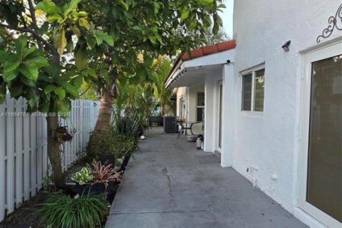 House in Sunrise, Florida 3 bedrooms, 157 sq.m. № 2012079 - photo 3