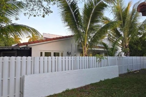 House in Sunrise, Florida 3 bedrooms, 157 sq.m. № 2012079 - photo 2