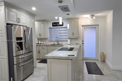 House in Sunrise, Florida 3 bedrooms, 157 sq.m. № 2012079 - photo 4