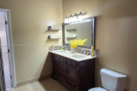 House in Sunrise, Florida 3 bedrooms, 157 sq.m. № 2012079 - photo 10