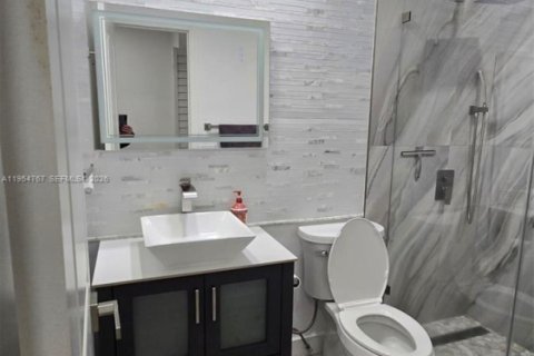 House in Sunrise, Florida 3 bedrooms, 157 sq.m. № 2012079 - photo 13