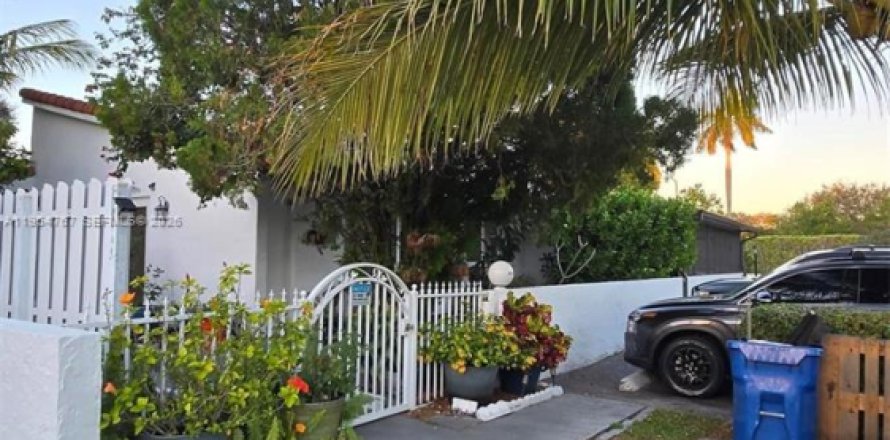 House in Sunrise, Florida 3 bedrooms, 157 sq.m. № 2012079