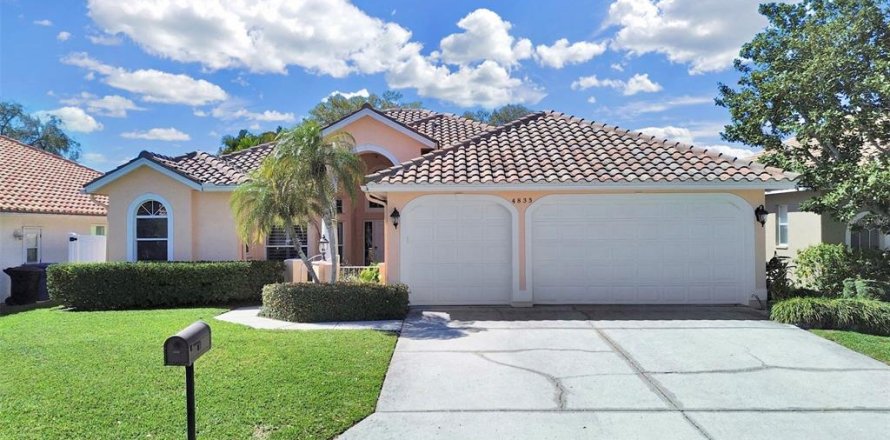 Villa ou maison à Saint Petersburg, Floride 3 chambres, 233.84 m2 № 2205617