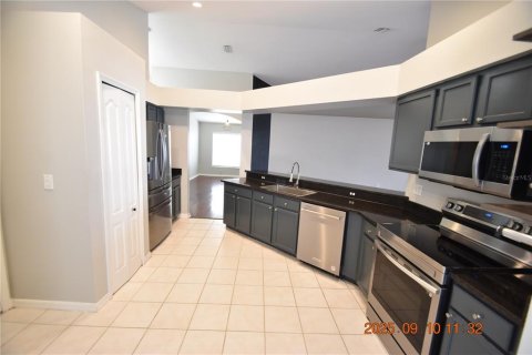 Villa ou maison à louer à Gibsonton, Floride: 4 chambres, 168.71 m2 № 1903303 - photo 12