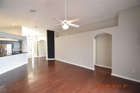 Villa ou maison à louer à Gibsonton, Floride: 4 chambres, 168.71 m2 № 1903303 - photo 5