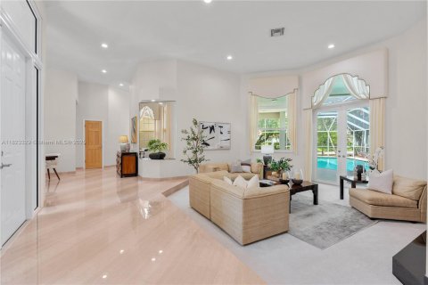 House in Coral Springs, Florida 5 bedrooms, 295.24 sq.m. № 1809840 - photo 7