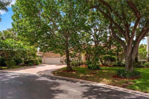 House in Coral Springs, Florida 5 bedrooms, 295.24 sq.m. № 1809840 - photo 3