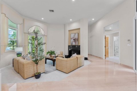 House in Coral Springs, Florida 5 bedrooms, 295.24 sq.m. № 1809840 - photo 5